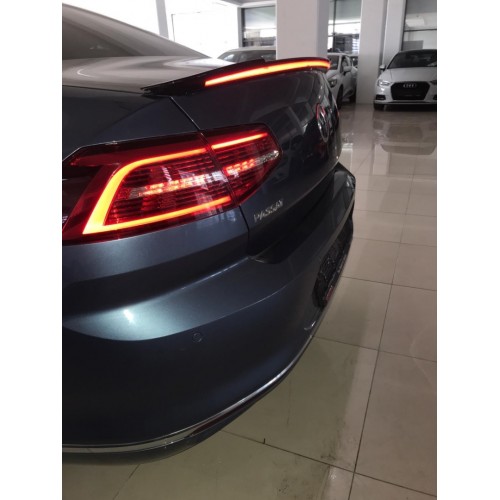 PASSAT B8 IÇIN UYUMLU LED SPOILER  (PIANO BLACK)