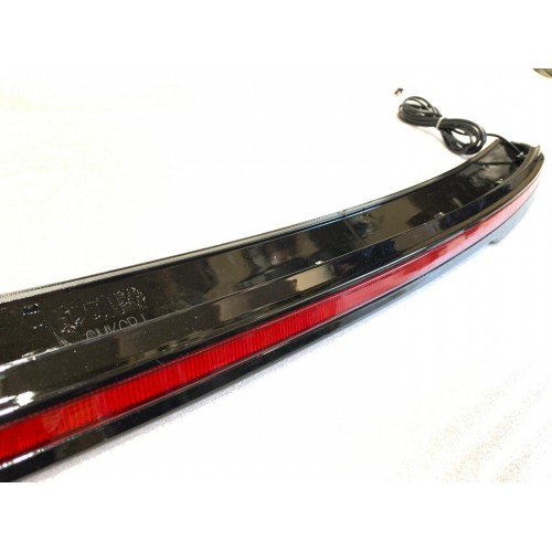 PASSAT B8 IÇIN UYUMLU LED SPOILER  (PIANO BLACK)